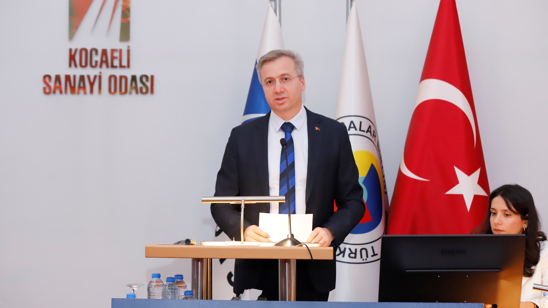 Bakanlığımız ile Türkiye İşveren Sendikaları Konfederasyonu (TİSK) iş birliğinde düzenlenen “Çalışma Hayatı İstişare Toplantısı” 15 Eylül 2025 tarihinde Kocaeli Sanayi Odası’nda gerçekleştirildi.