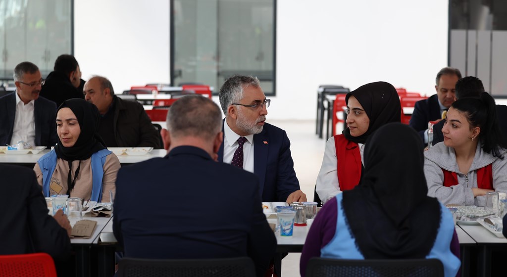 Çalışma ve Sosyal Güvenlik Bakanı Prof. Dr. Vedat Işıkhan, çeşitli ziyaretlerde bulunmak ve programlara katılmak üzere Malatya’ya gitti.