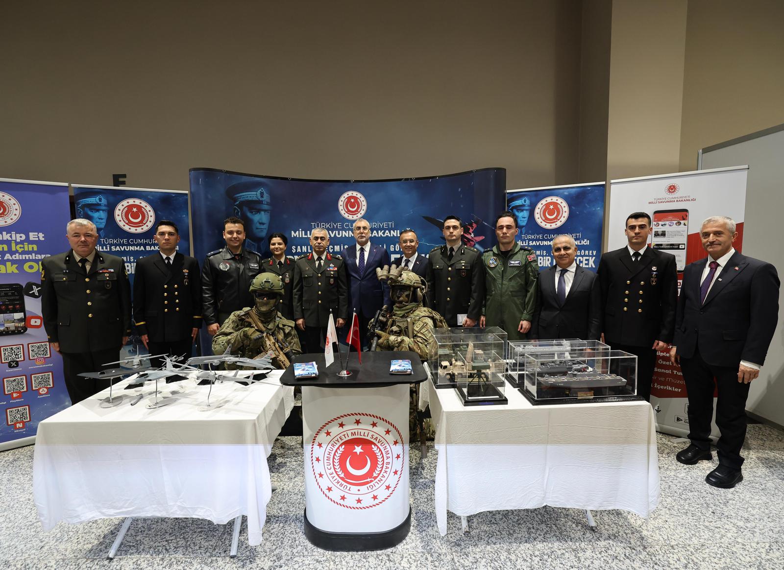 Bakan Işıkhan, Gaziantep’te İŞKUR "Gençliğin Üretim Çağı Bölgesel Kariyer Fuarı"na Katıldı