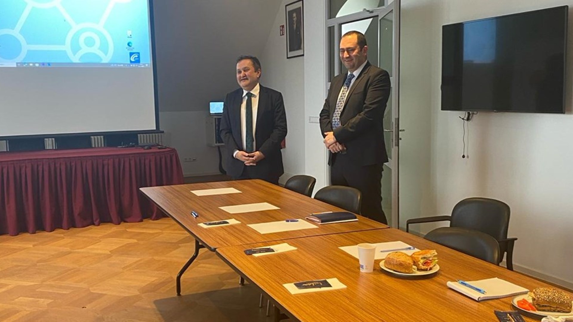 The meeting, hosted by the Consulate General of the Republic of Türkiye in Amsterdam, was attended by senior representatives and experts of the Dutch Labour Insurance Institution (UWV) and officials from The Hague Counsellor's Office and Deventer Attaché Office.