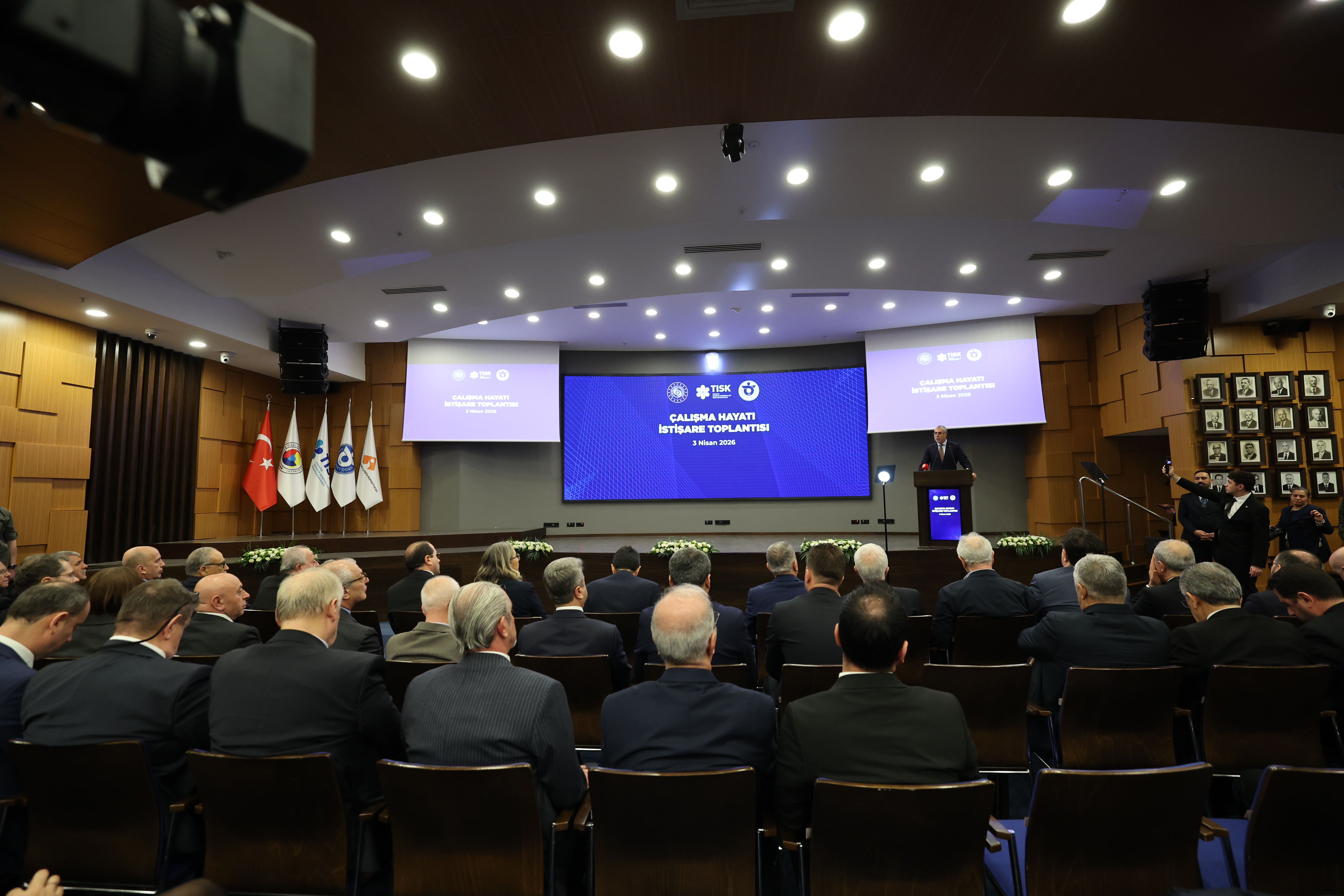 Bakan Işıkhan, TİSK’in Çalışma Hayatı İstişare Toplantısı’na Katıldı