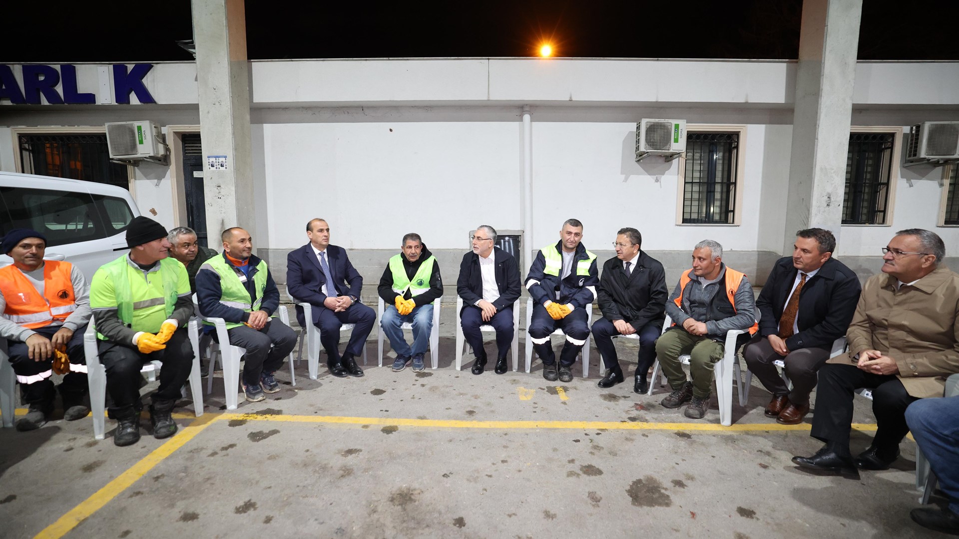 Bakan Işıkhan, 1 Mayıs Emek ve Dayanışma Günü’nü İşçilerle Birlikte Kutladı