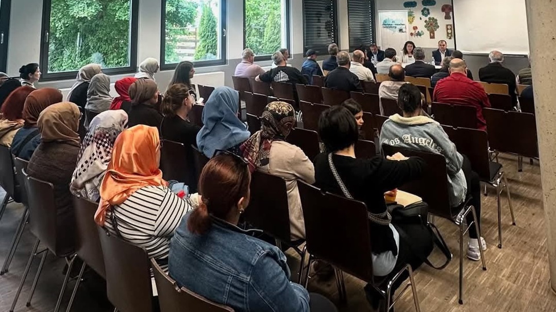 An information meeting for public was organized at the Association of Ravensburg Mevlana Mosque affiliated to Turkish-Islamic Union of the Institute for Religion (DITIB) by our Labour and Social Security Attaché’s Office in Stuttgart on Friday, 16 May 2025.