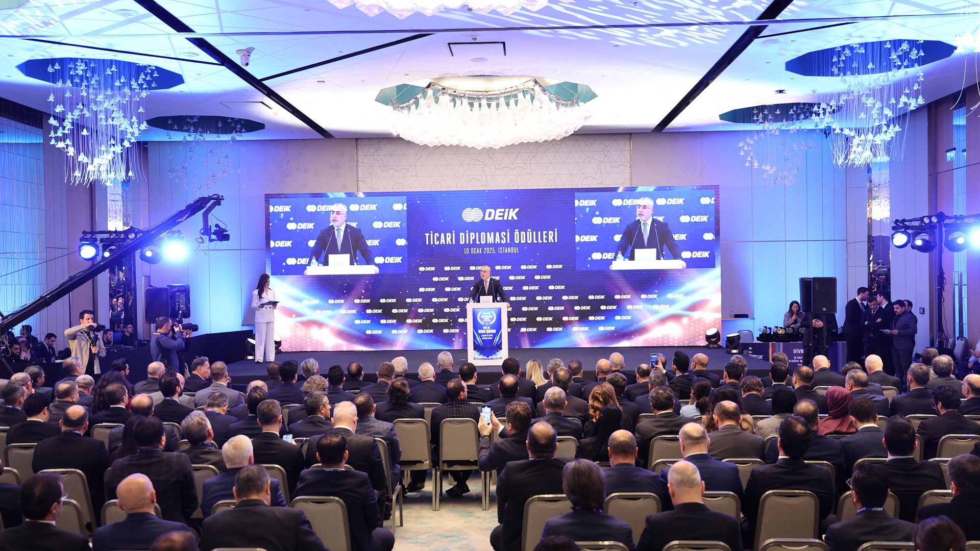 Bakan Işıkhan, DEİK’in Ticari Diplomasi Ödülleri Töreni’ne İştirak Etti