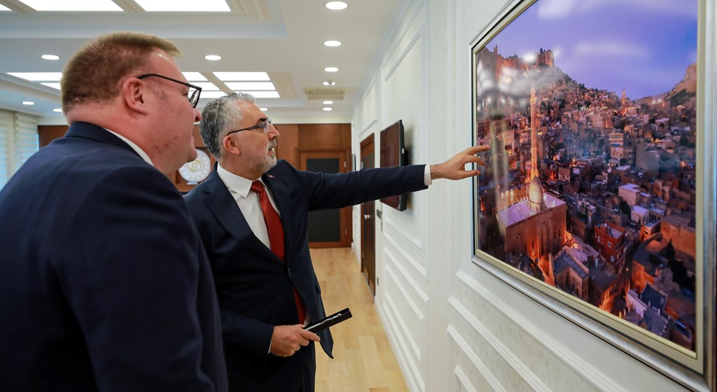 Dostane bir havada ve verimli geçen görüşmelerde her üç ülkenin Bakanlığıyla Bakanlığımız arasındaki olası işbirliği alanları üzerinde istişarelerde bulunuldu.  Sayın Büyükelçilerle yapılan görüşmelerde aşağıdaki hususlar yer aldı: