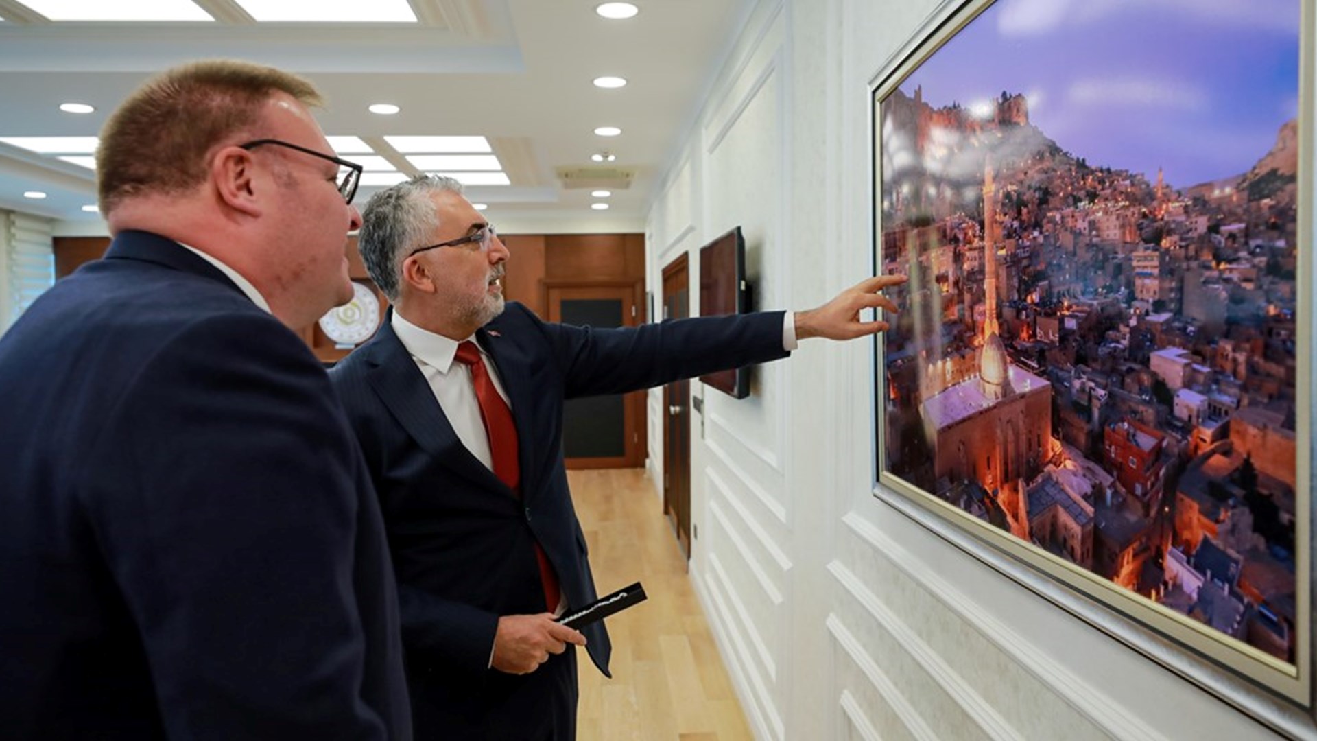 Dostane bir havada ve verimli geçen görüşmelerde her üç ülkenin Bakanlığıyla Bakanlığımız arasındaki olası işbirliği alanları üzerinde istişarelerde bulunuldu.  Sayın Büyükelçilerle yapılan görüşmelerde aşağıdaki hususlar yer aldı: