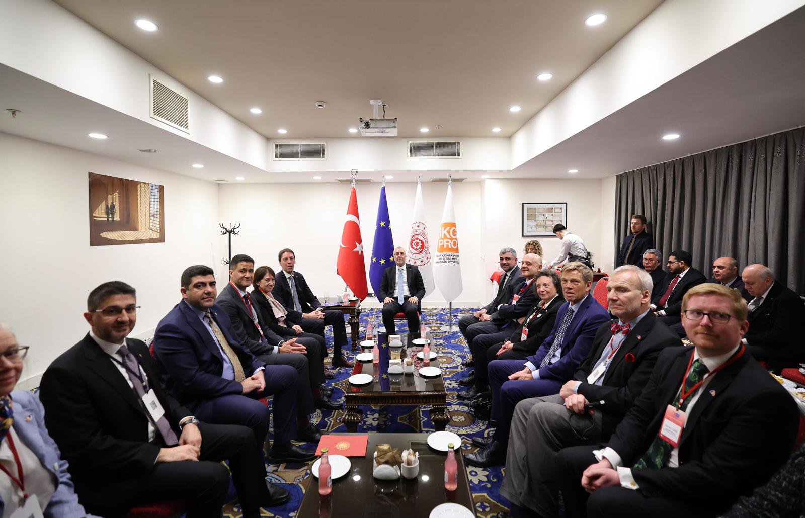 Bakan Işıkhan, Mardin’de İstihdam, Eğitim ve Sosyal Politikalar Sektörel Operasyonel Programı’na Katıldı