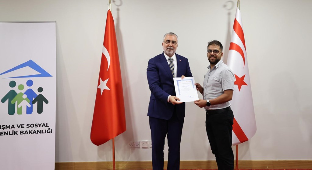 Çalışma ve Sosyal Güvenlik Bakanı Prof. Dr. Vedat Işıkhan, programlara katılmam ve çeşitli temaslarda bulunmak üzere Kuzey Kıbrıs Türk Cumhuriyeti’ne (KKTC) gitti.