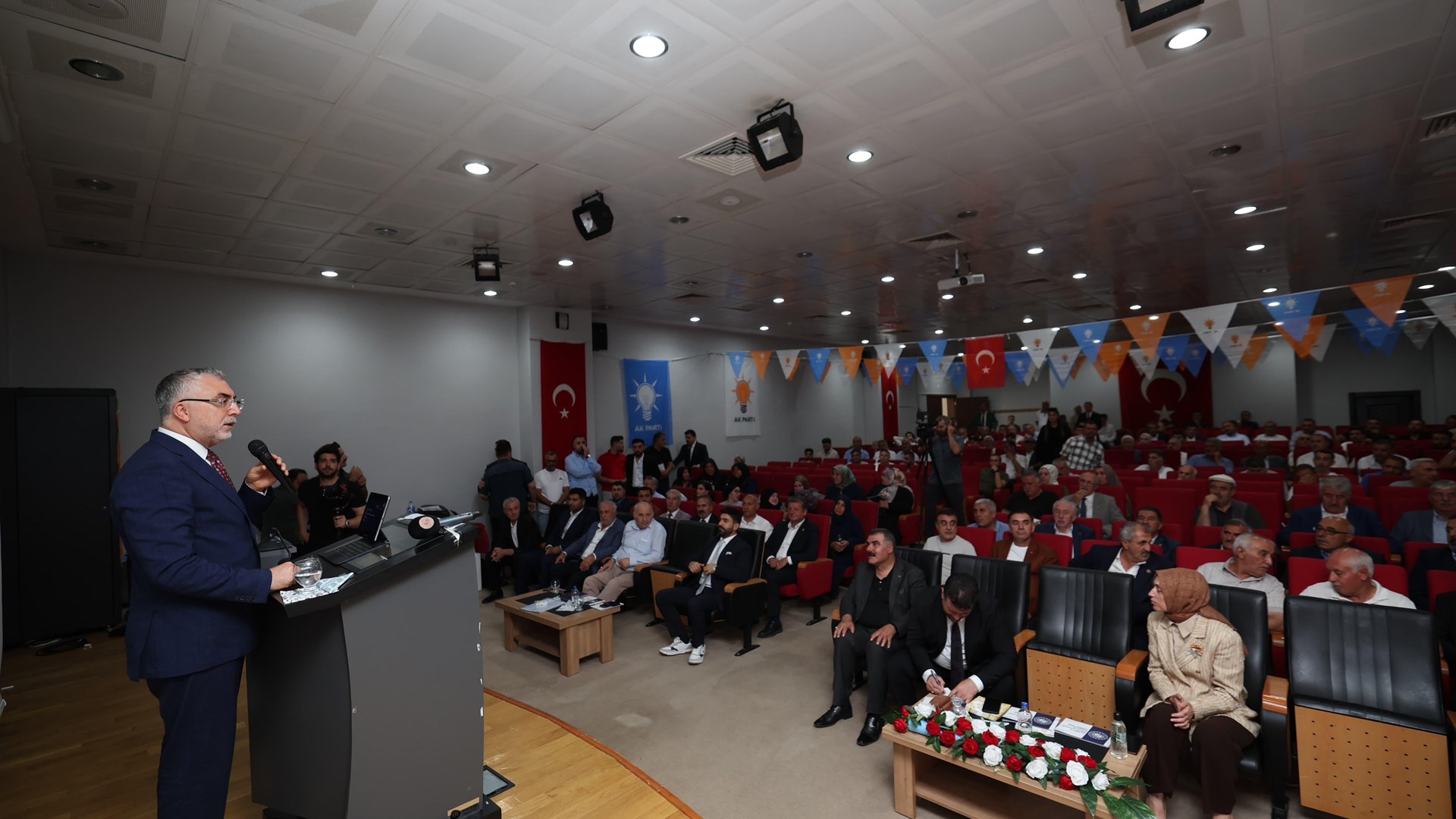 Bakan Işıkhan, Muş’ta Ziyaretlerde Bulundu