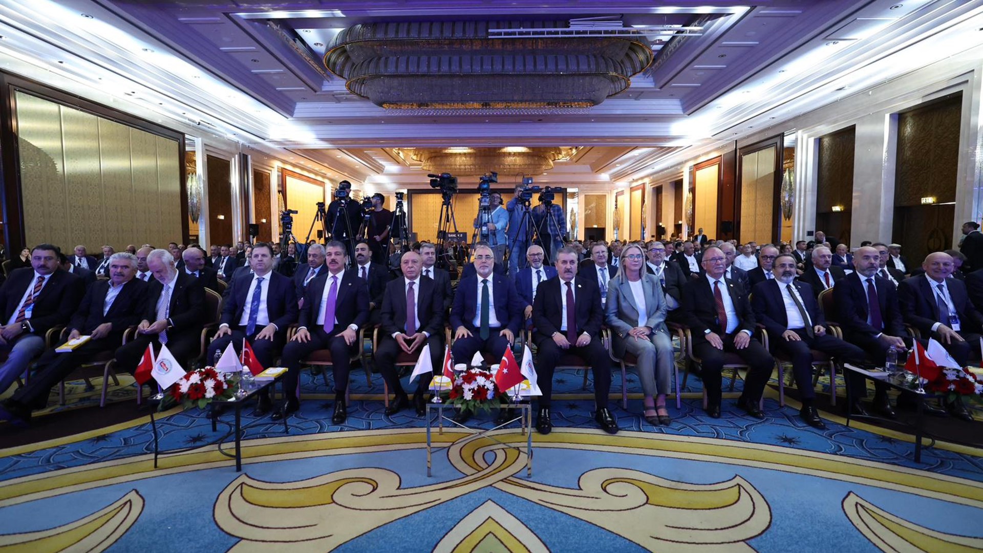 Bakan Işıkhan, Petrol Ürünleri İşverenler Sendikası 22. Olağan Genel Kurul Toplantısı’na Katıldı