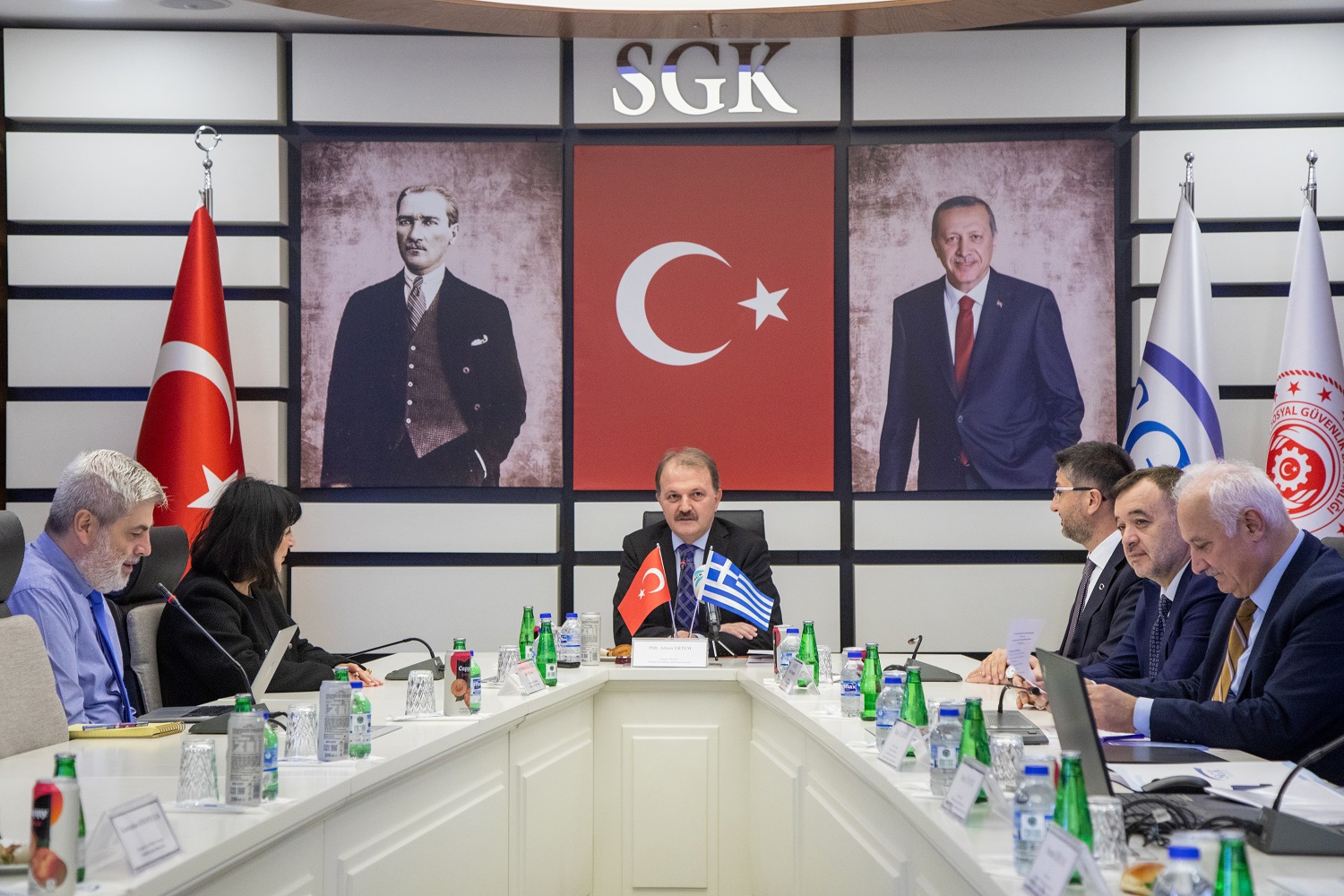 Bakanlığımız ile Yunanistan Çalışma ve Sosyal Güvenlik Bakanlığı temsilcileri, sosyal güvenlik anlaşmasının ikinci tur müzakereleri için 22-23 Ekim tarihleri arasında Ankara’da bir araya geldi.