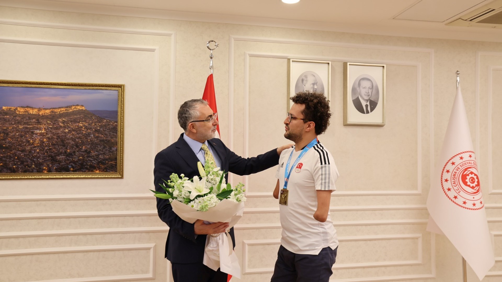 Employed at our Directorate General since 2012 and owner of 95 medals internationally and nationally in swimming, our national swimmer Hamit Demir achieved yet another success in the branch.