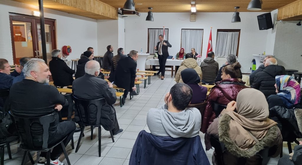 Deventer Çalışma ve Sosyal Güvenlik Ataşeliğimiz, SW Waalstad Nijmegen tesislerinde vatandaşlarımızla bir araya geldi.