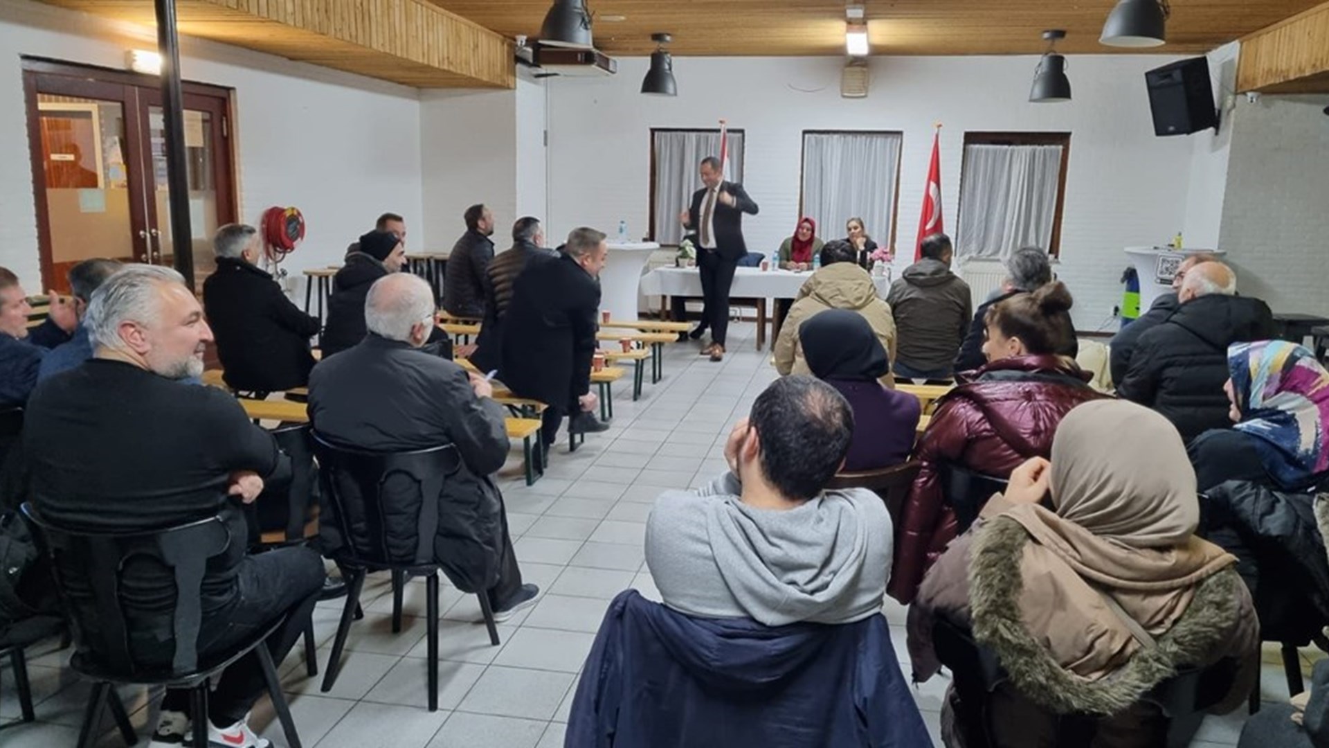 Deventer Çalışma ve Sosyal Güvenlik Ataşeliğimiz, SW Waalstad Nijmegen tesislerinde vatandaşlarımızla bir araya geldi.