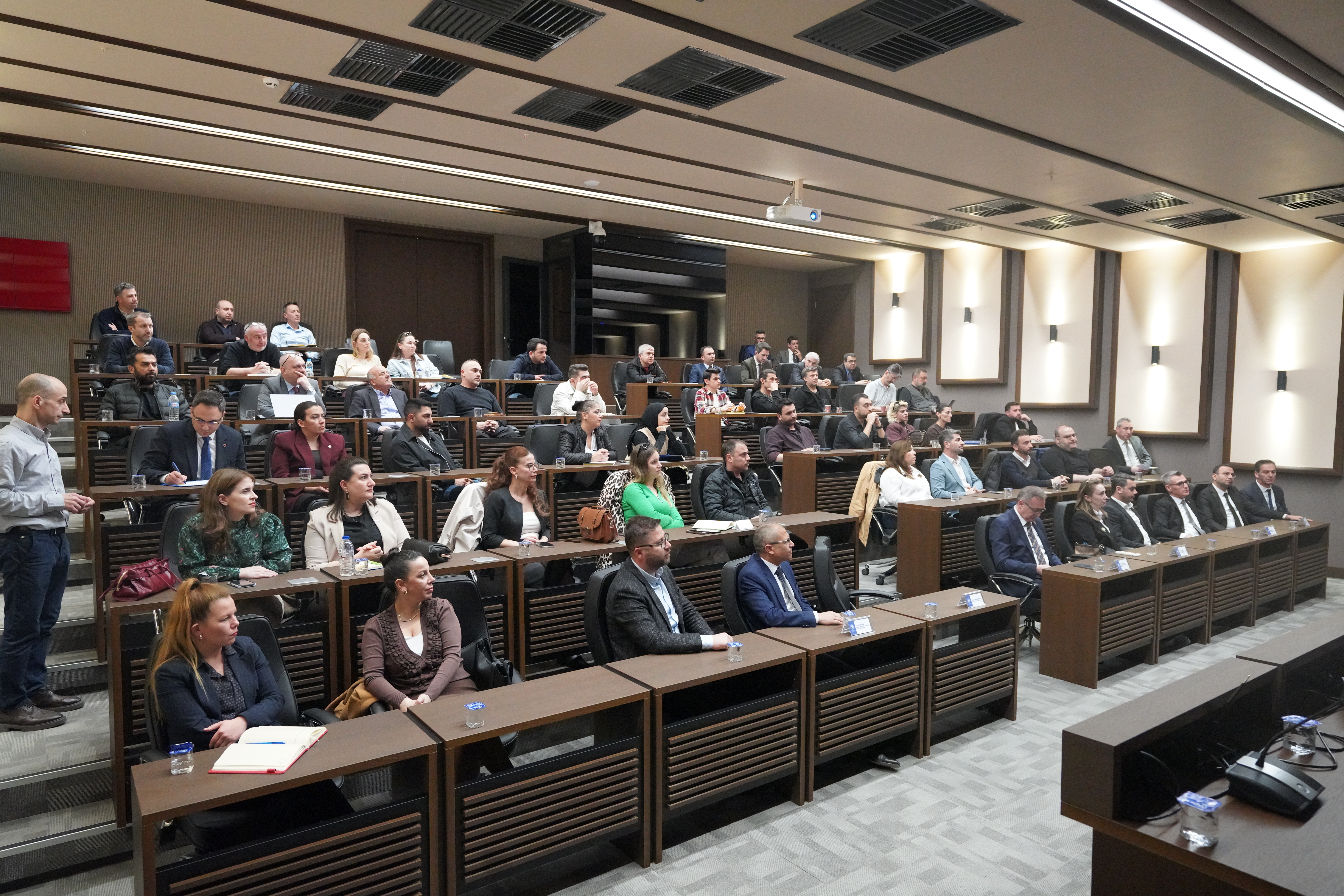 Rehberlik ve Teftiş Başkanlığı tarafından Yalova Ticaret ve Sanayi Odası ile işbirliği halinde, 16 Nisan 2026 tarihinde iş teftiş faaliyetleri ve mevzuat hakkında bilgilendirme toplantısı düzenledi. 