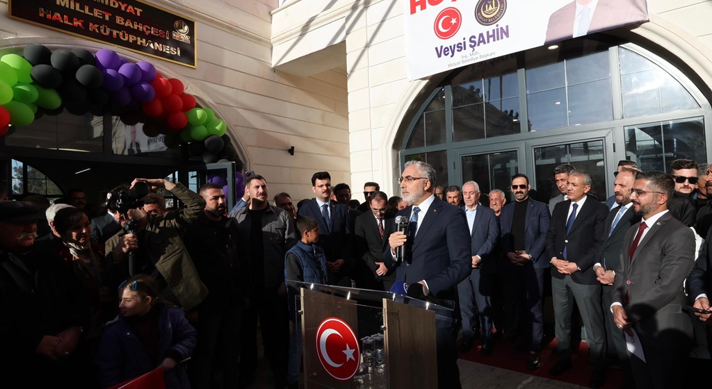 Çalışma ve Sosyal Güvenlik Bakanı Prof. Dr. Vedat Işıkhan, çeşitli temaslarda bulunmak ve “Türkiye Yüzyılı’nda Çalışma Hayatı Buluşmaları” Programına katılmak üzere Mardin’e gitti.