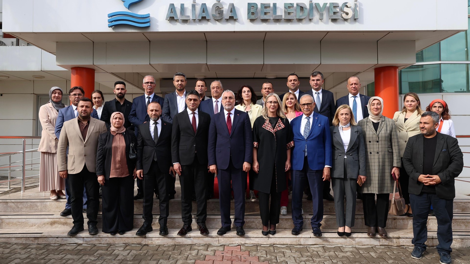 Bakan Işıkhan, İzmir’de Ziyaretlerde Bulundu