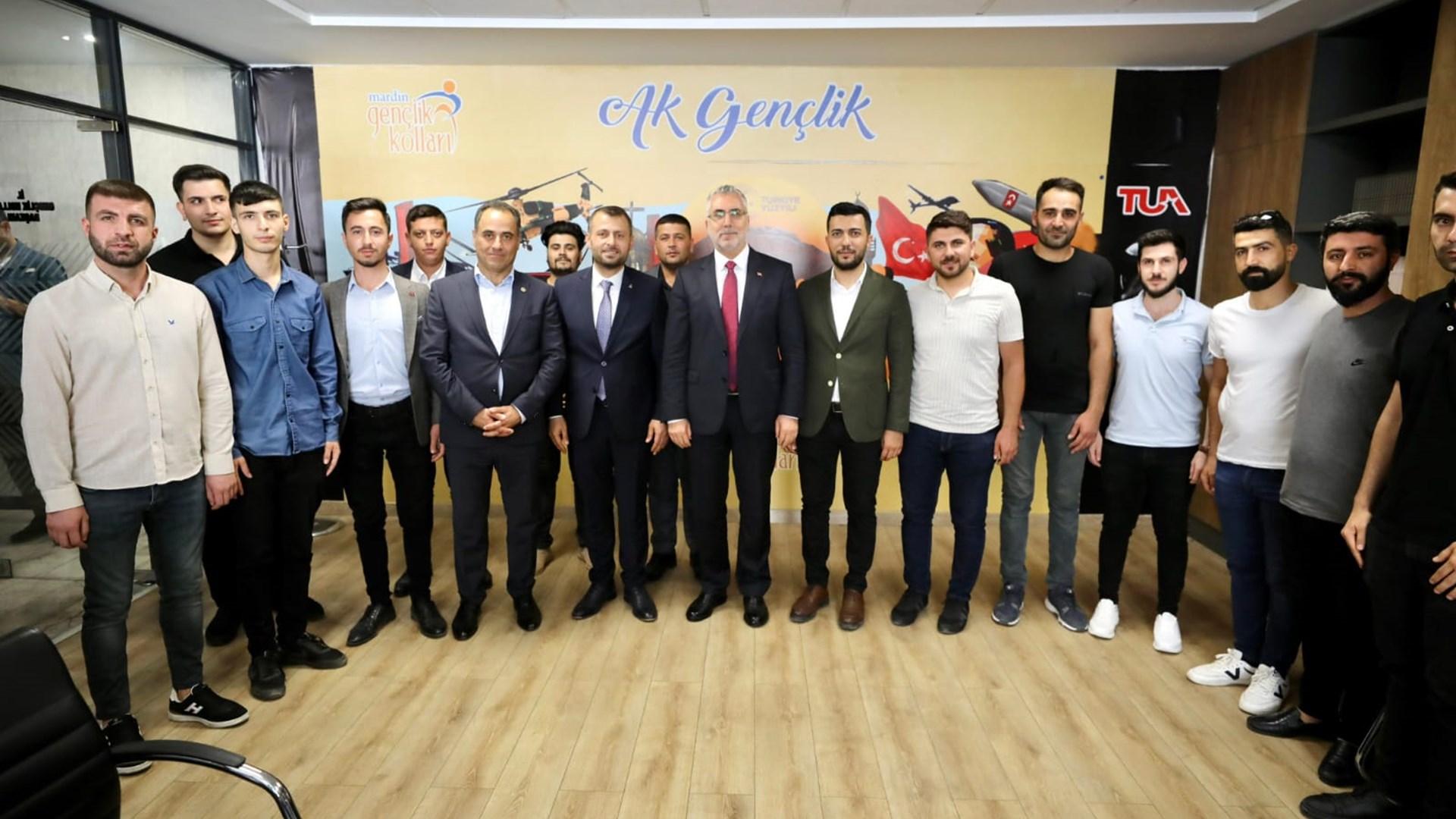 Çalışma ve Sosyal Güvenlik Bakanı Vedat Işıkhan, temasları kapsamında Mardin’de çeşitli ziyaretlerde bulundu.