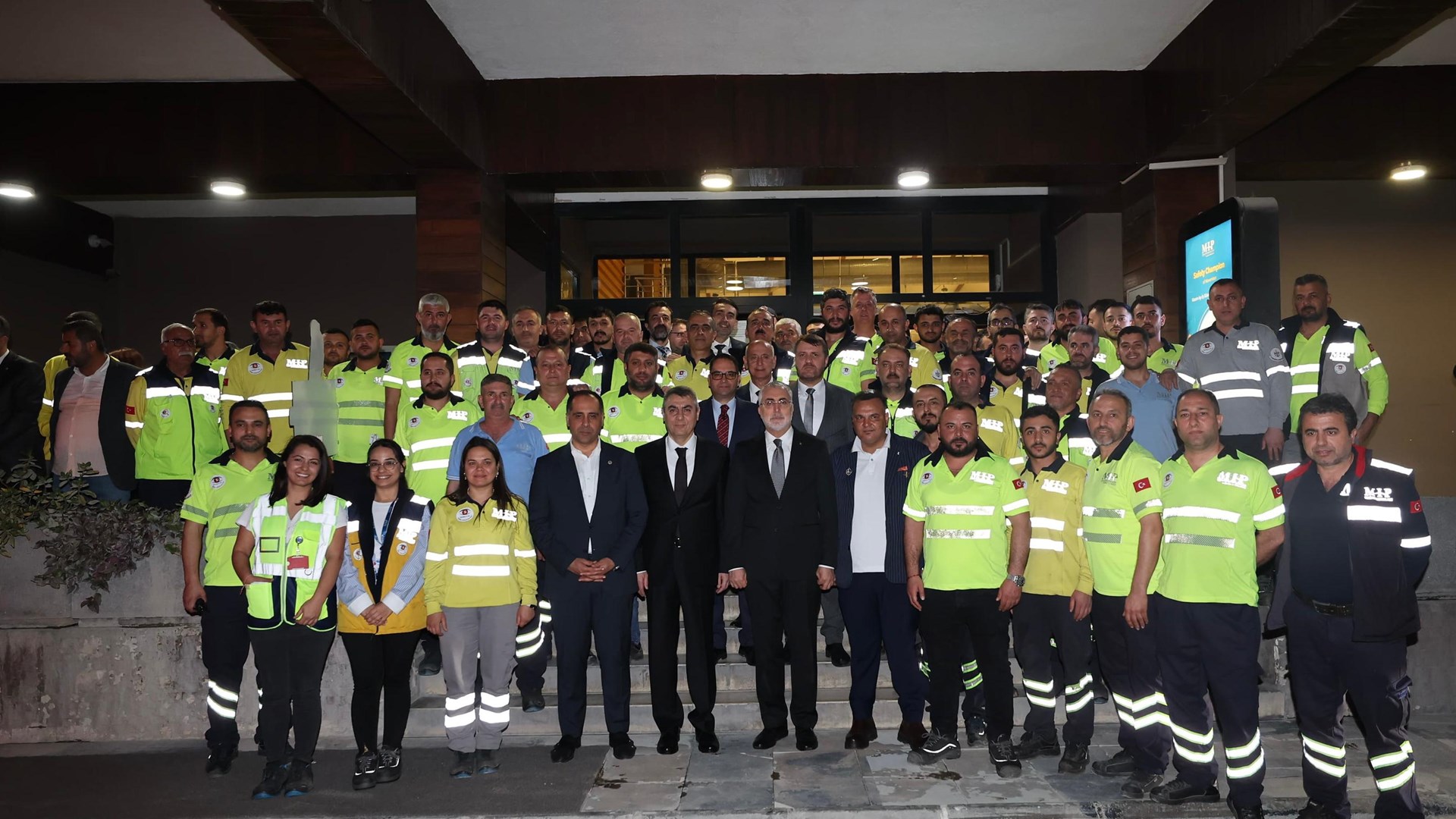Bakan Işıkhan, Mersin’de Temaslarda Bulundu