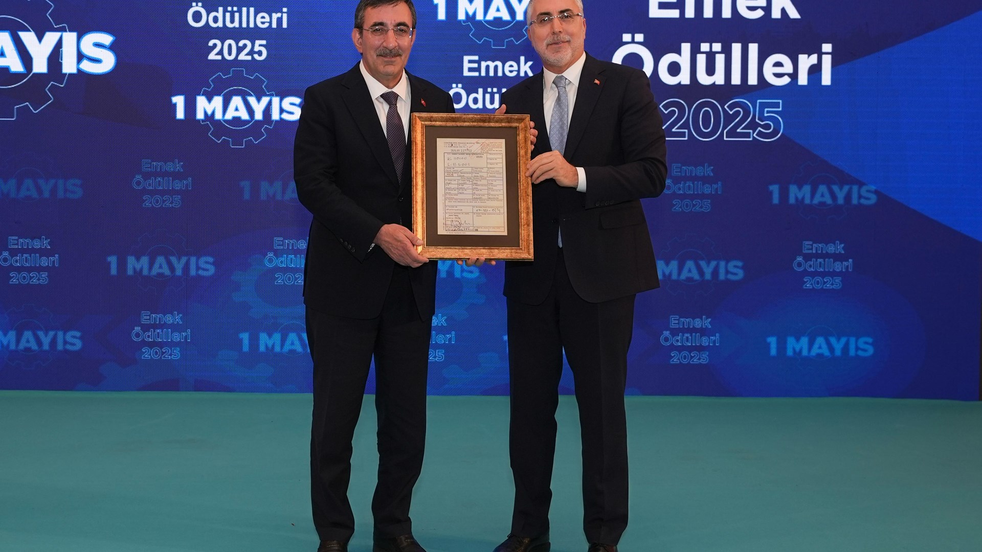 Bakan Işıkhan, 1 Mayıs Emek Ödülleri Töreni’ne Katıldı