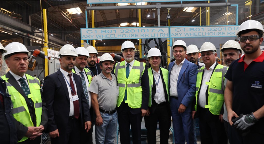 Çalışma ve Sosyal Güvenlik Bakanı Prof. Dr. Vedat Işıkhan, çeşitli temaslarda bulunmak ve programlara katılmak üzere İstanbul’a gitti.