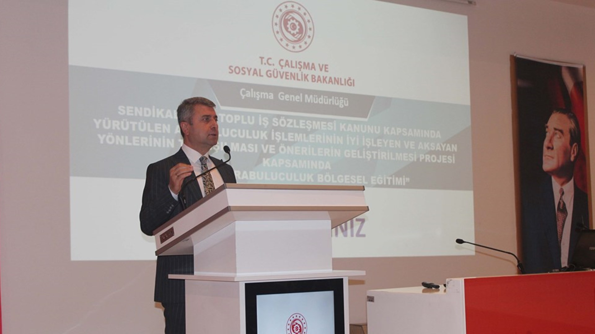 Genel Müdürlüğümüzce düzenlenen "Sendikalar ve Toplu İş Sözleşmesi Kanunu Kapsamında Yürütülen Arabulucu İşlemlerinin İyi İşleyen ve Aksayan Yönlerinin Tartışılması ve Önerilerin Gerçekleştirilmesi Projesi" eğitiminde, arabuluculuk sürecindeki aksaklıklar ve çözüm önerileri kapsamlı bir şekilde tartışıldı.