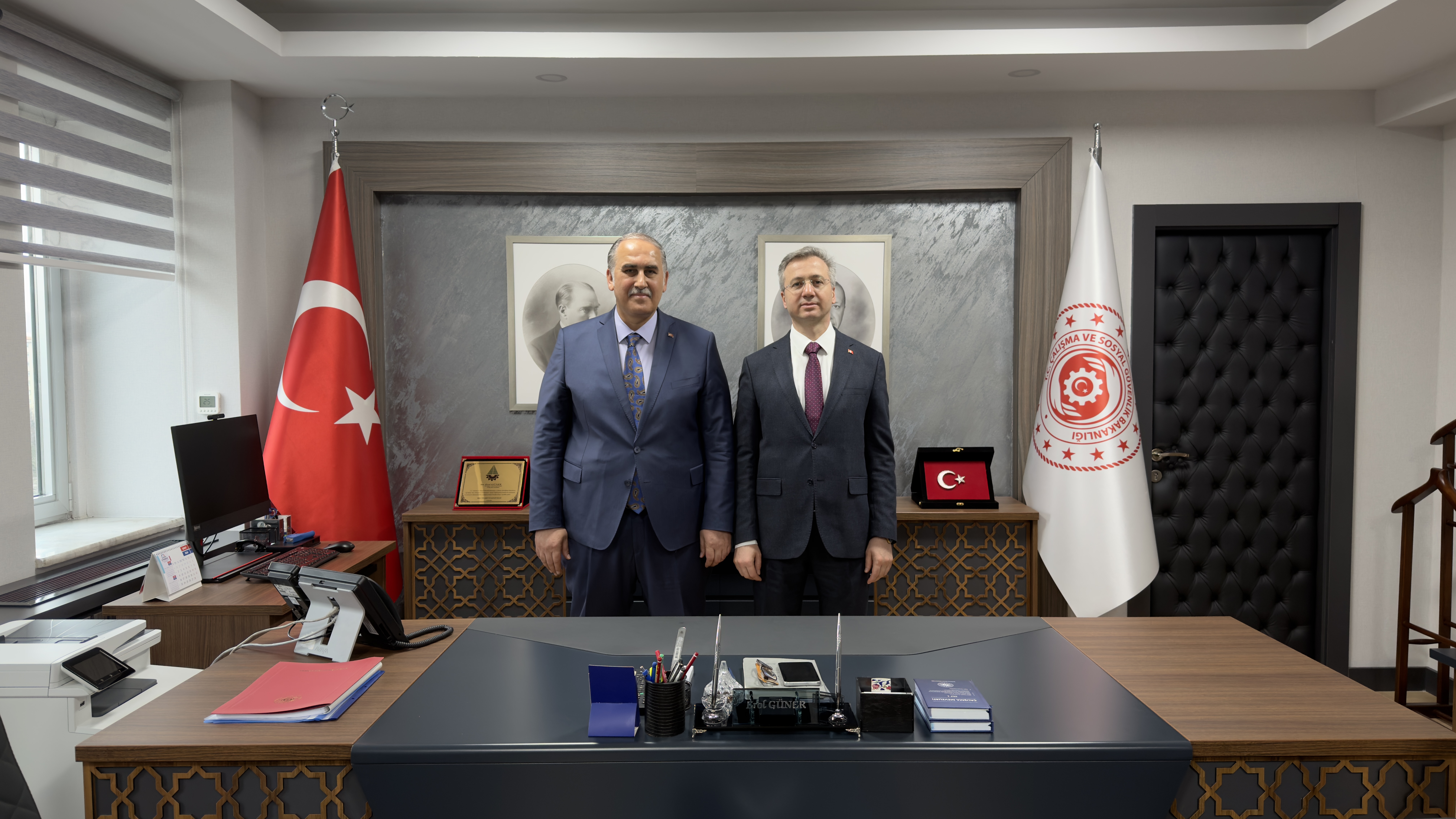 Rehberlik ve Teftiş Başkanımız Erol Güner, düzenlenen devir teslim töreninde görevi Başkanımız Bekir Aktürk’ten devraldı.