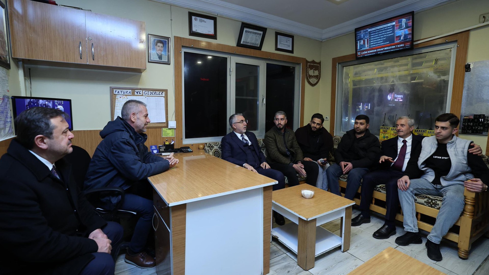 Bakan Işıkhan, Gaziantep'te İşçilerle Sahurda Bir Araya Geldi