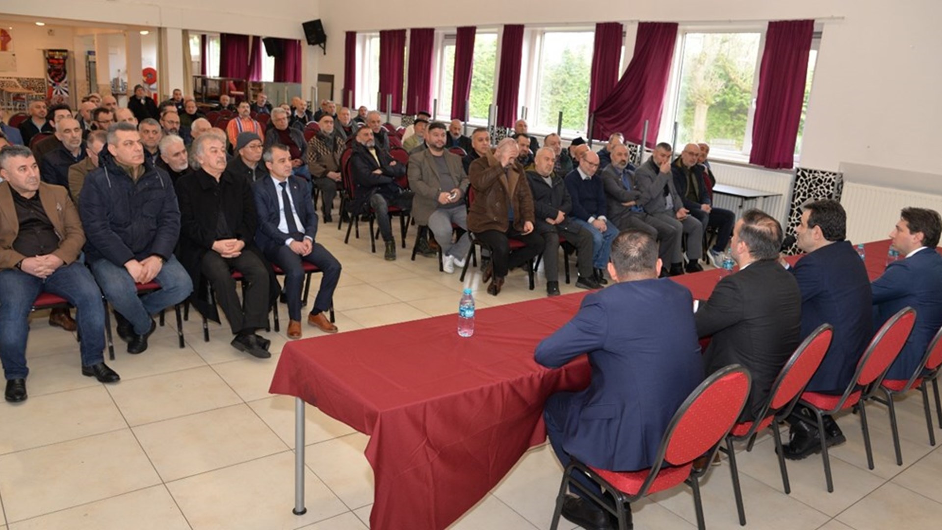 The citizen meeting, which was attended by our Ambassador of the Republic of Türkiye to The Hague, Mr Selçuk ÜNAL, took place on 24.02.2024 at the Türkiyem HDV Mosque in Arnhem.