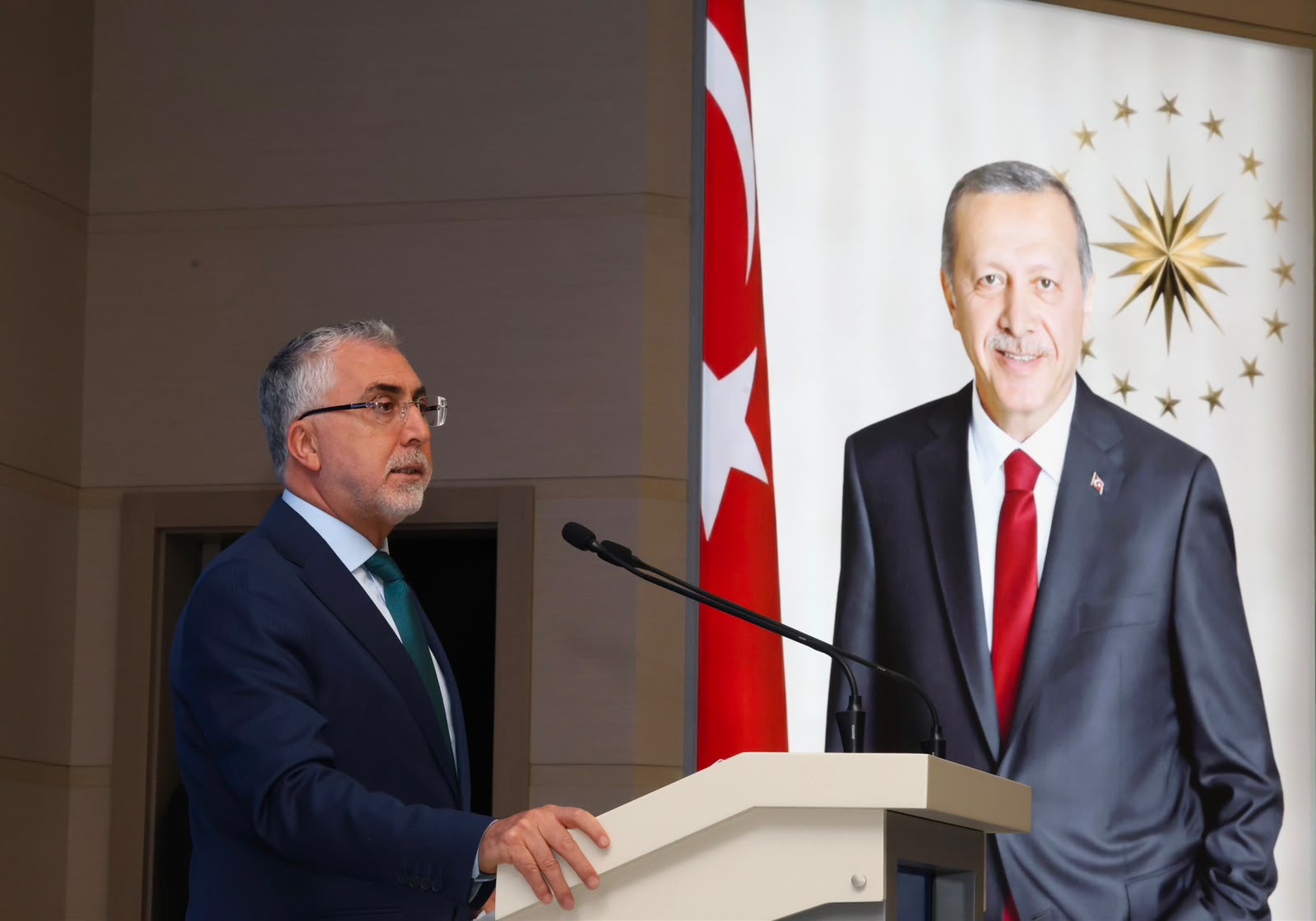 Bakan Işıkhan, 15 Temmuz Hain Darbe Girişimine Karşı Emekçilerin Mücadelesi Paneli’ne Katıldı