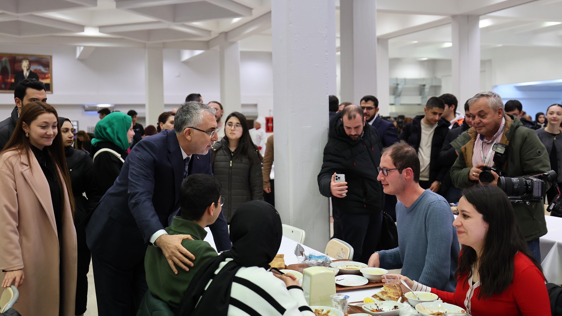 Bakan Işıkhan, Hacettepe Üniversitesi İftar Programında Öğrencilerle Bir Araya Geldi