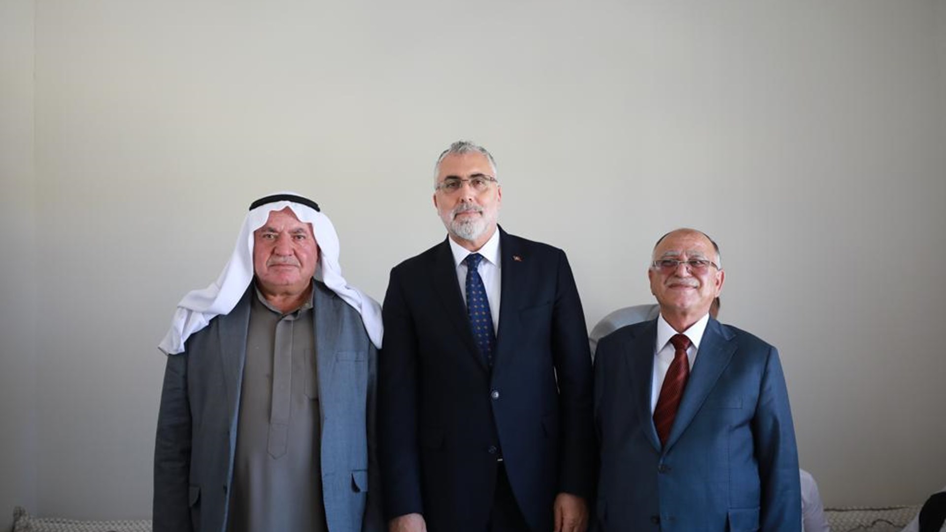 Çalışma ve Sosyal Güvenlik Bakanı Prof. Dr. Vedat Işıkhan, bir dizi ziyaretlerde bulunmak ve programlara katılmak üzere Mardin’e gitti.