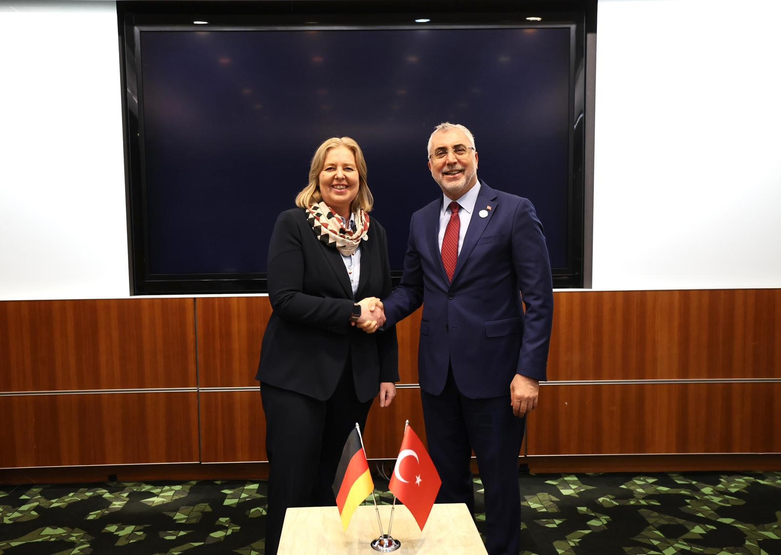 Sayın Bakanımız Prof. Dr. Vedat Işıkhan Katar’ın Ev Sahipliğinde Doha’da Düzenlen II. Dünya Sosyal Kalkınma Zirvesi’ne katıldı 