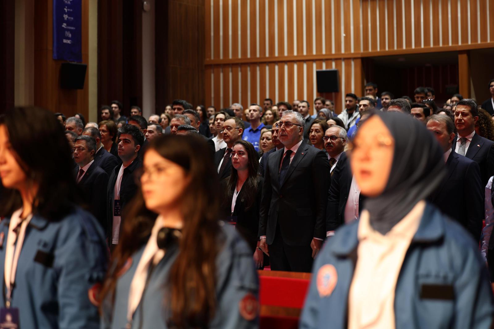 Bakan Işıkhan, Çalışma Hayatında Dijital Dönüşüm ve Geleceğin Dijital Meslekleri Zirvesi’ne Katıldı