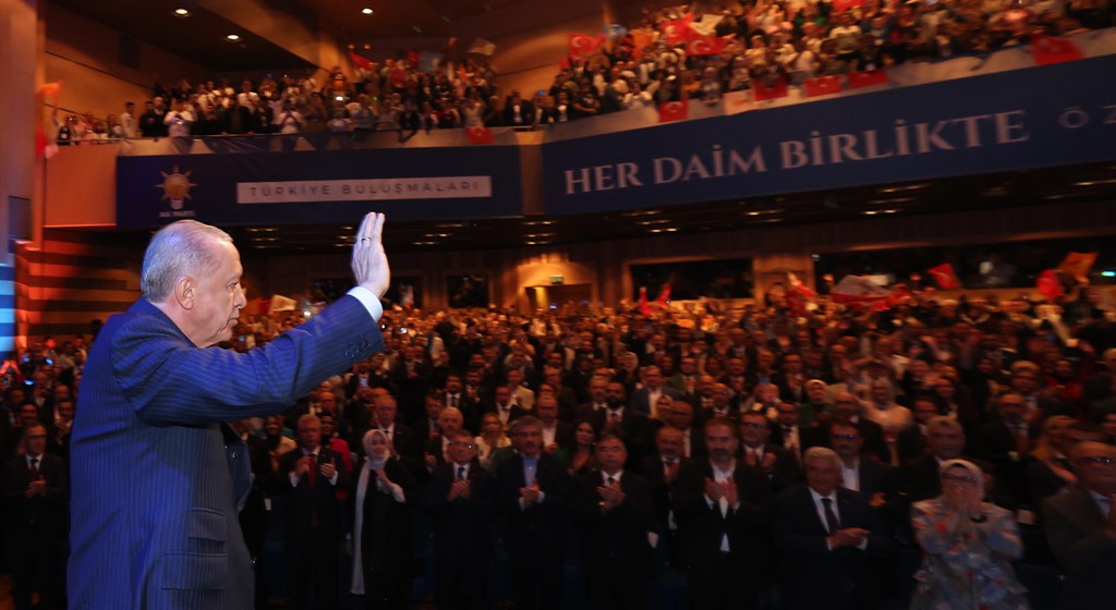Çalışma ve Sosyal Güvenlik Bakanı Prof. Dr. Vedat Işıkhan, çeşitli temaslarda bulunmak ve programlara katılmak üzere İstanbul’a gitti.