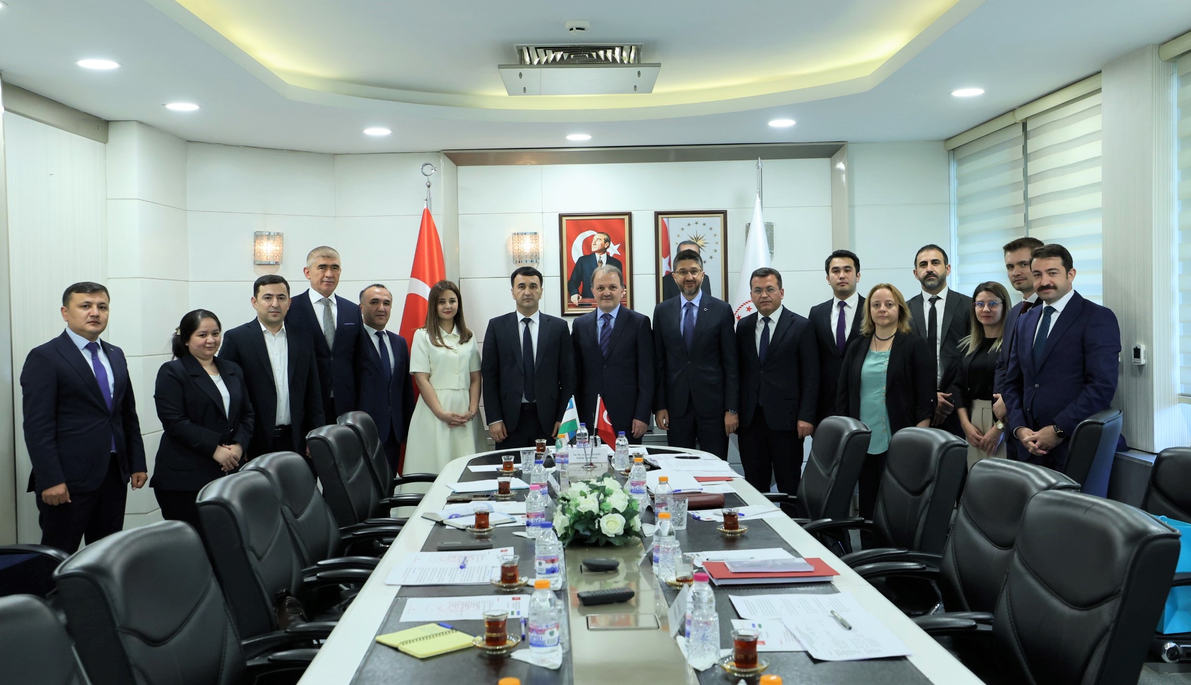 Bakanlığımız ile Özbekistan Cumhuriyeti İstihdam ve Yoksulluğun Azaltılması Bakanlığı arasında 7 Mayıs 2025 tarihinde yürürlüğe konulan Eylem Planı kapsamında Özbekistan Cumhuriyeti Uluslararası Göç Ajansı yetkililerinden oluşan heyet Bakanlığımıza bir çalışma ziyareti gerçekleştirdi.