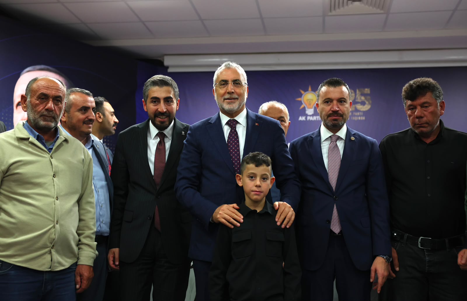 Çalışma ve Sosyal Güvenlik Bakanı Prof. Dr. Vedat Işıkhan, çeşitli ziyaretlerde bulunmak ve programlara katılmak üzere Yozgat’a gitti.