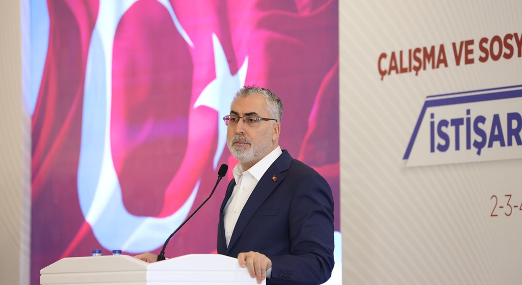 Çalışma ve Sosyal Güvenlik Bakanı Prof. Dr. Vedat Işıkhan, 81 ildeki İŞKUR ve SGK İl Müdürlerinin katıldığı İstişare Toplantısı’na katılmak ve çeşitli ziyaretlerde bulunmak üzere Antalya’ya gitti.