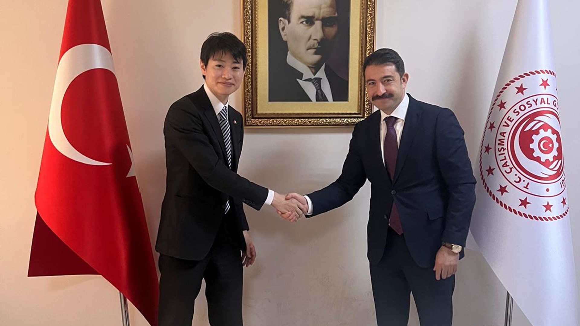 On the occasion of the change of mission at the Embassy of Japan, Mr. KUMAHARA Wataru and Mr. KOBASHI Yasuyuki paid a visit to the Directorate General of Foreign Relations and the European Union on June 30, 2025.