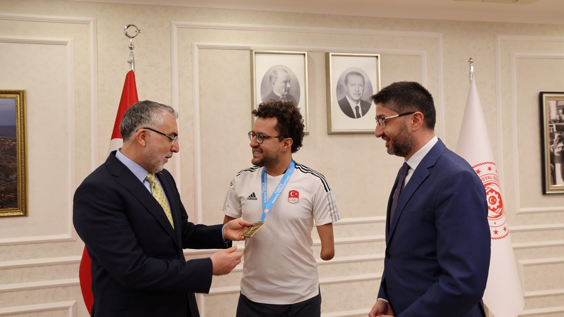 Employed at our Directorate General since 2012 and owner of 95 medals internationally and nationally in swimming, our national swimmer Hamit Demir achieved yet another success in the branch.