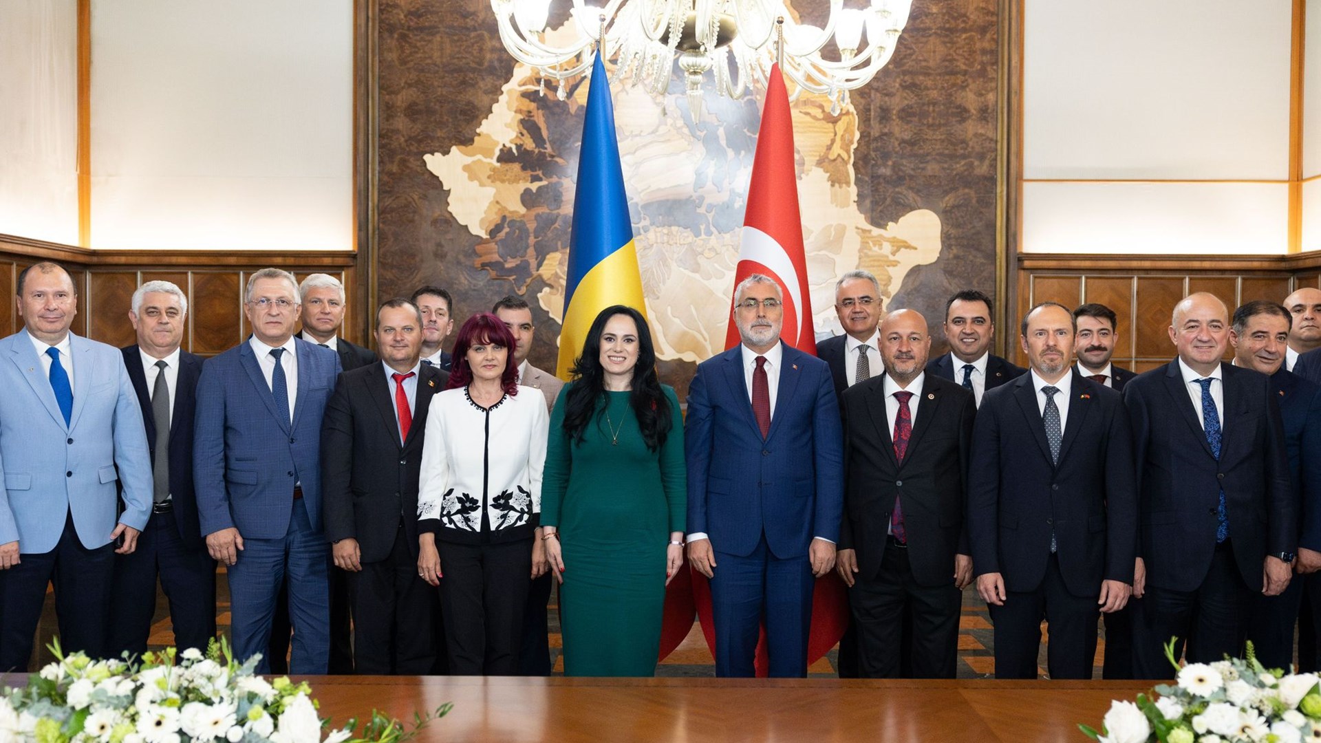Çalışma ve Sosyal Güvenlik Bakanı Prof. Dr. Vedat Işıkhan, Çalışma ve Sosyal Güvenlik Bakanlığı ile Romanya Çalışma ve Sosyal Dayanışma Bakanlığı arasındaki Çalışma ve Sosyal Güvenlik Ortak Çalışma Grubu’nun 1. Toplantısı’na katılmak ve çeşitli temaslarda bulunmak üzere Romanya’ya gitti.