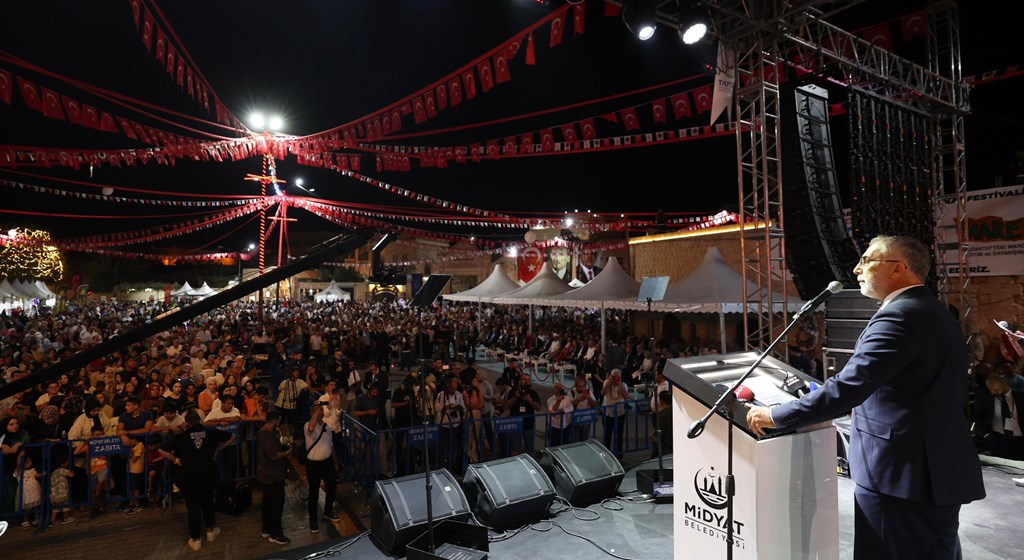 Çalışma ve Sosyal Güvenlik Bakanı Prof. Dr. Vedat Işıkhan, çeşitli ziyaretlerde bulunmak ve programlara katılmak üzere Mardin’e gitti.