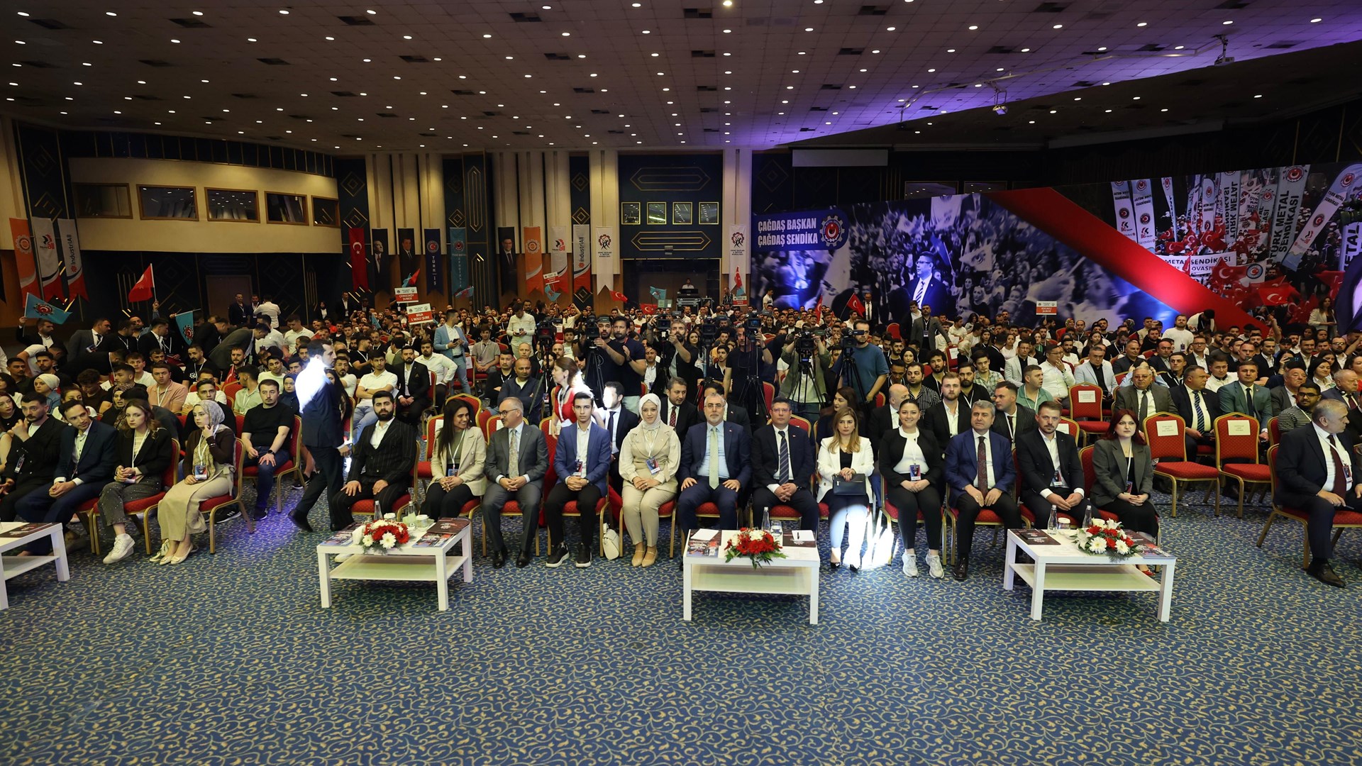 Bakan Işıkhan, Türk Metal Sendikası’nın 2. Genç İşçiler Kurultayı’na Katıldı