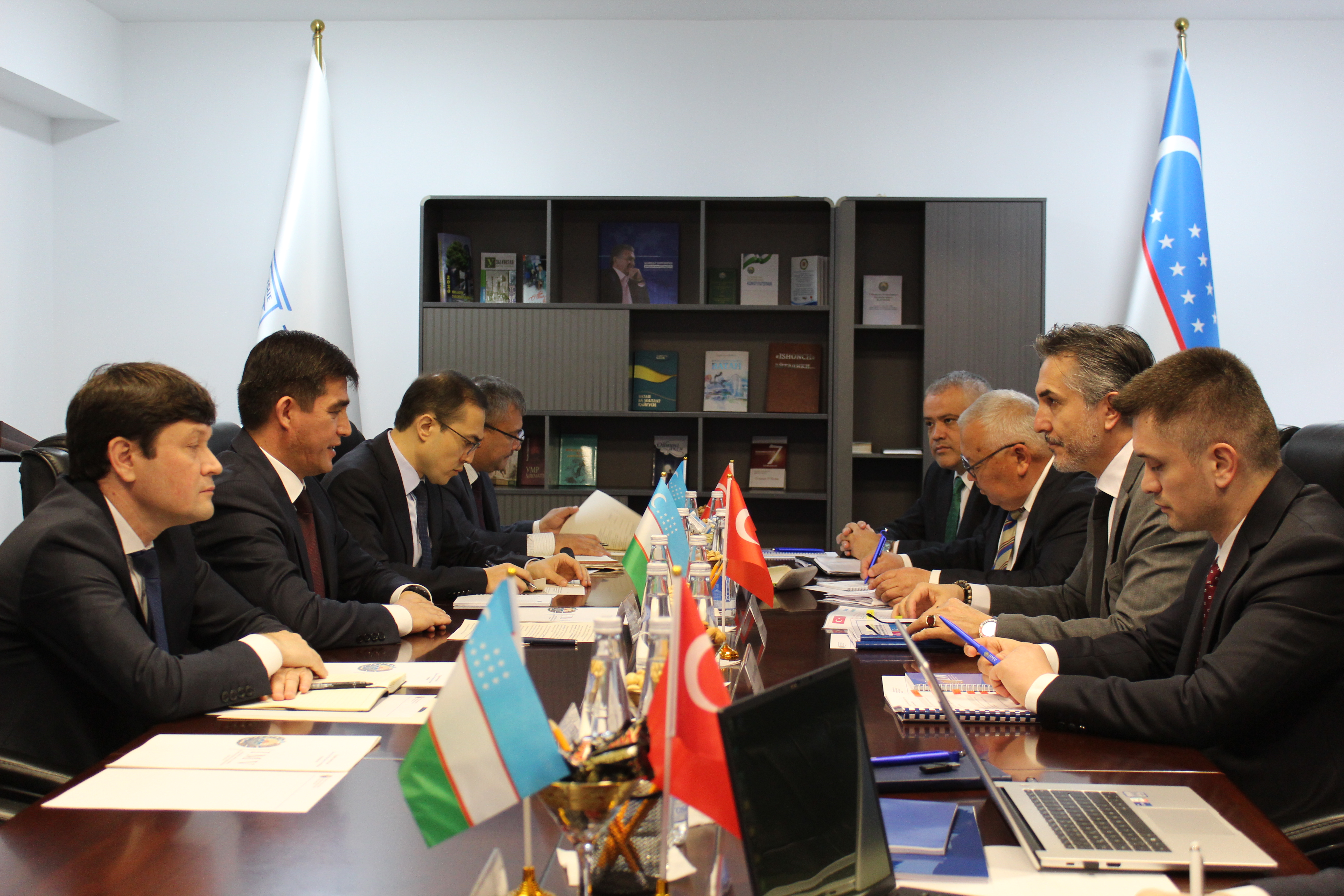 Türkiye ve Özbekistan sosyal güvenlik kurumları arasında imzalanması planlanan sosyal güvenlik anlaşması müzakerelerinin ilk turu Taşkent’te gerçekleştirildi