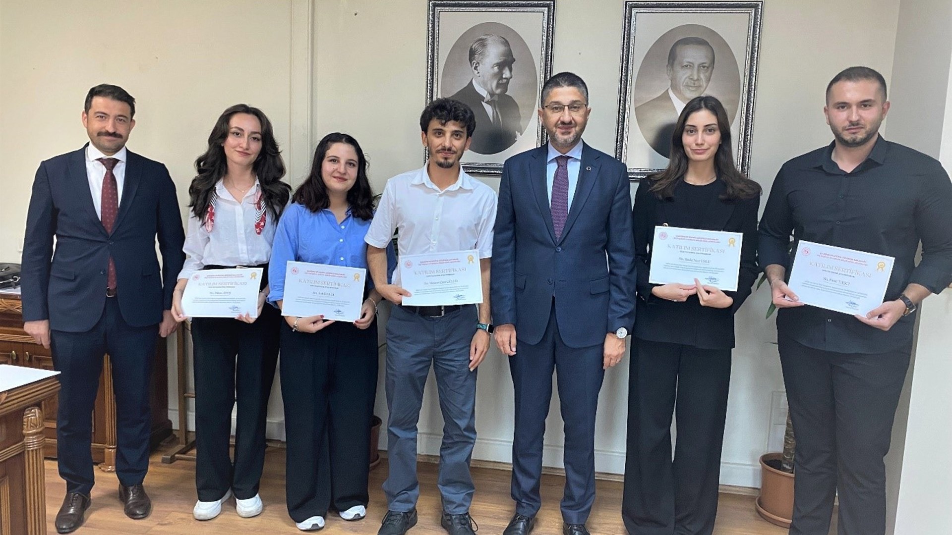 Cumhurbaşkanlığı tarafından düzenlenen Ulusal Staj Programı kapsamında, Ülkemizin çeşitli üniversitelerinden Genel Müdürlüğümüzde staj yapmak üzere başvuruda bulunan üniversite öğrencilerinin iki dönem halinde düzenlenen staj programları başarıyla tamamlandı.