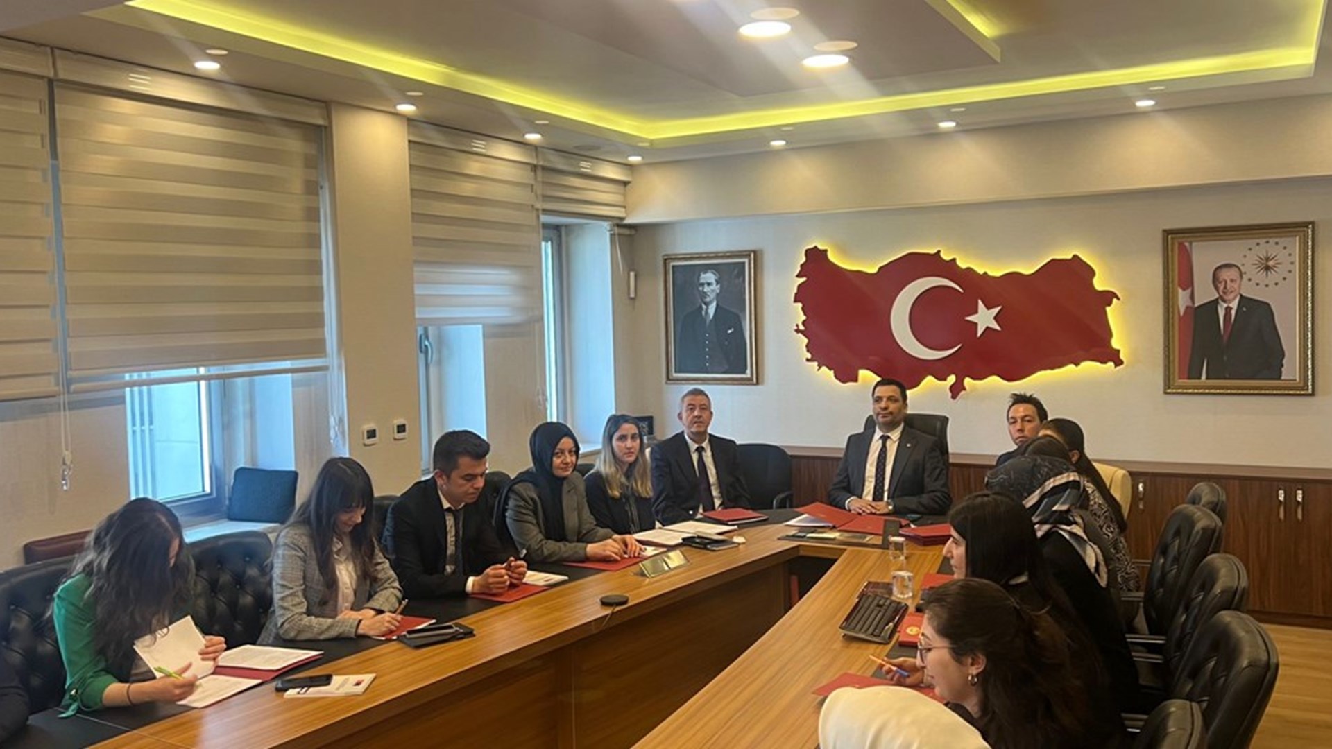 En Fazla Üç Tez Konusunun Belirlenerek, 1 Ay İçerisinde İlgili Birimlere İletilmesi Gerekiyor