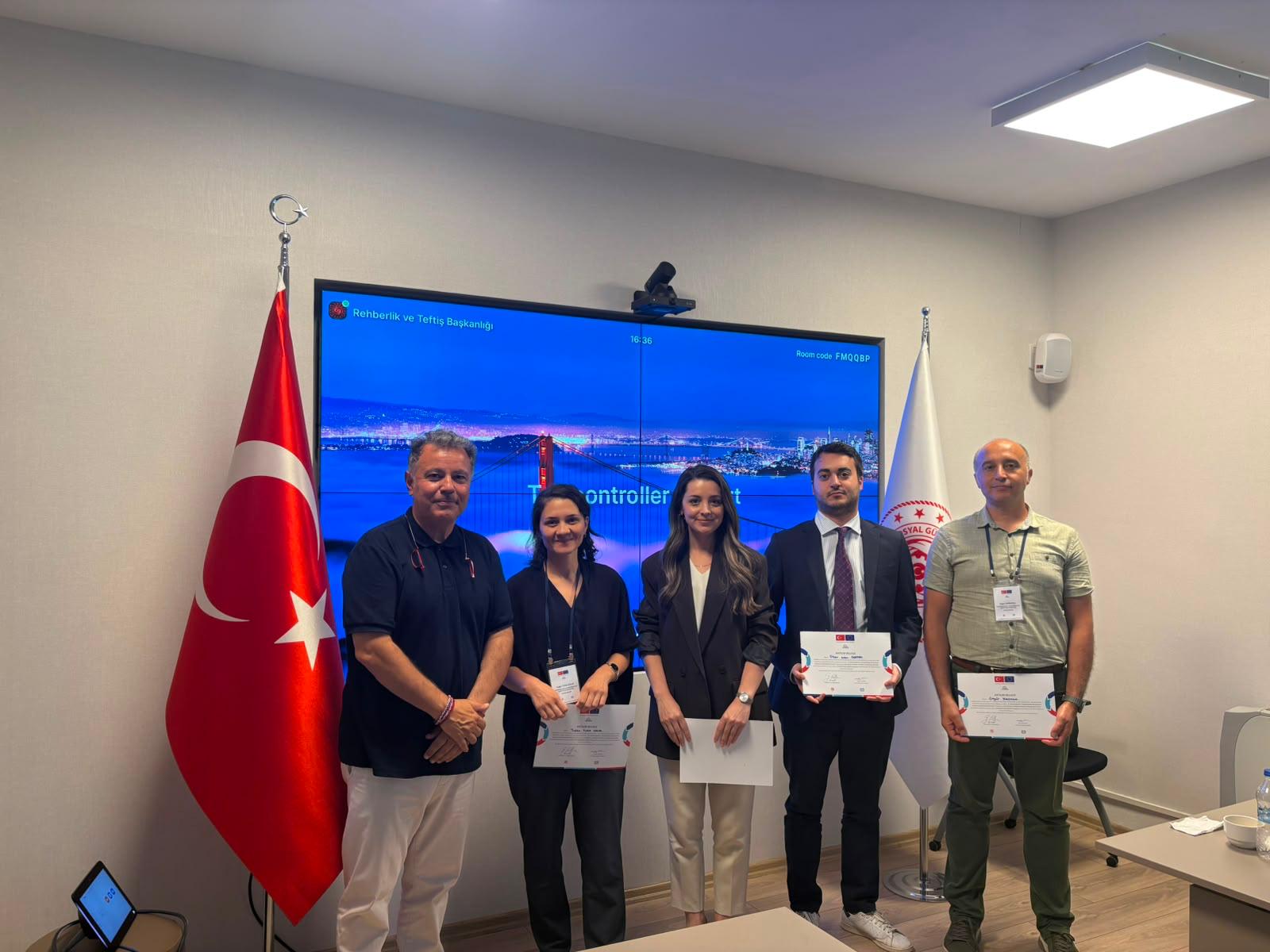 Avrupa Birliği Katılım Öncesi Mali Yardım Aracı (IPA-III) kapsamında finanse edilen ve Uluslararası Çalışma Örgütü (ILO) iş birliğiyle yürütülen İş Teftiş, Rehberlik ve Sosyal Diyalog Yoluyla İşyeri Uyumunun Güçlendirilmesi Projesi kapsamında, Stratejik İletişim Eğitimleri 13-14 ve 16-17 Temmuz 2026 tarihlerinde Ankara’da gerçekleştirildi.