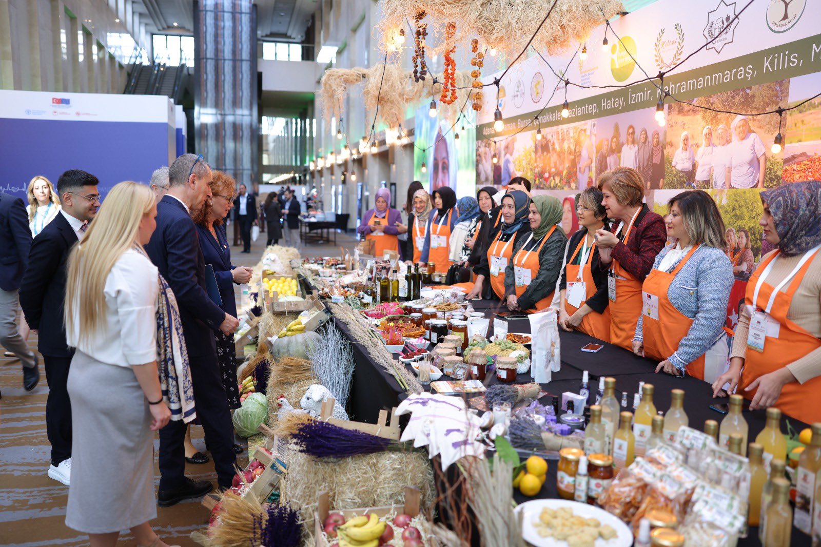 Tarım ve Orman Bakanlığı, Bakanlığımız ve Birleşmiş Milletler Gıda ve Tarım Örgütü (FAO) işbirliğinde hayata geçirilen “Güçlü Geçim Dayanıklı Toplum Projesi”nin kapanış toplantısı 31 Ekim 2024 tarihinde Ankara’da gerçekleştirildi.