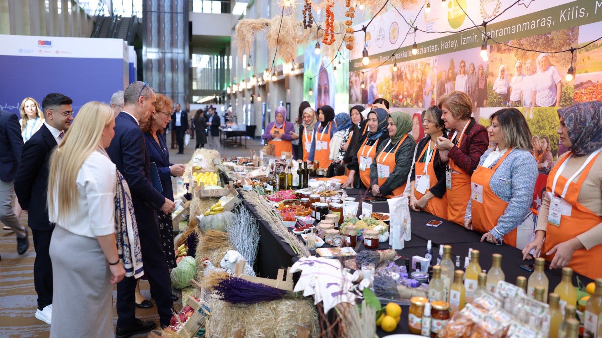 Tarım ve Orman Bakanlığı, Bakanlığımız ve Birleşmiş Milletler Gıda ve Tarım Örgütü (FAO) işbirliğinde hayata geçirilen “Güçlü Geçim Dayanıklı Toplum Projesi”nin kapanış toplantısı 31 Ekim 2024 tarihinde Ankara’da gerçekleştirildi.
