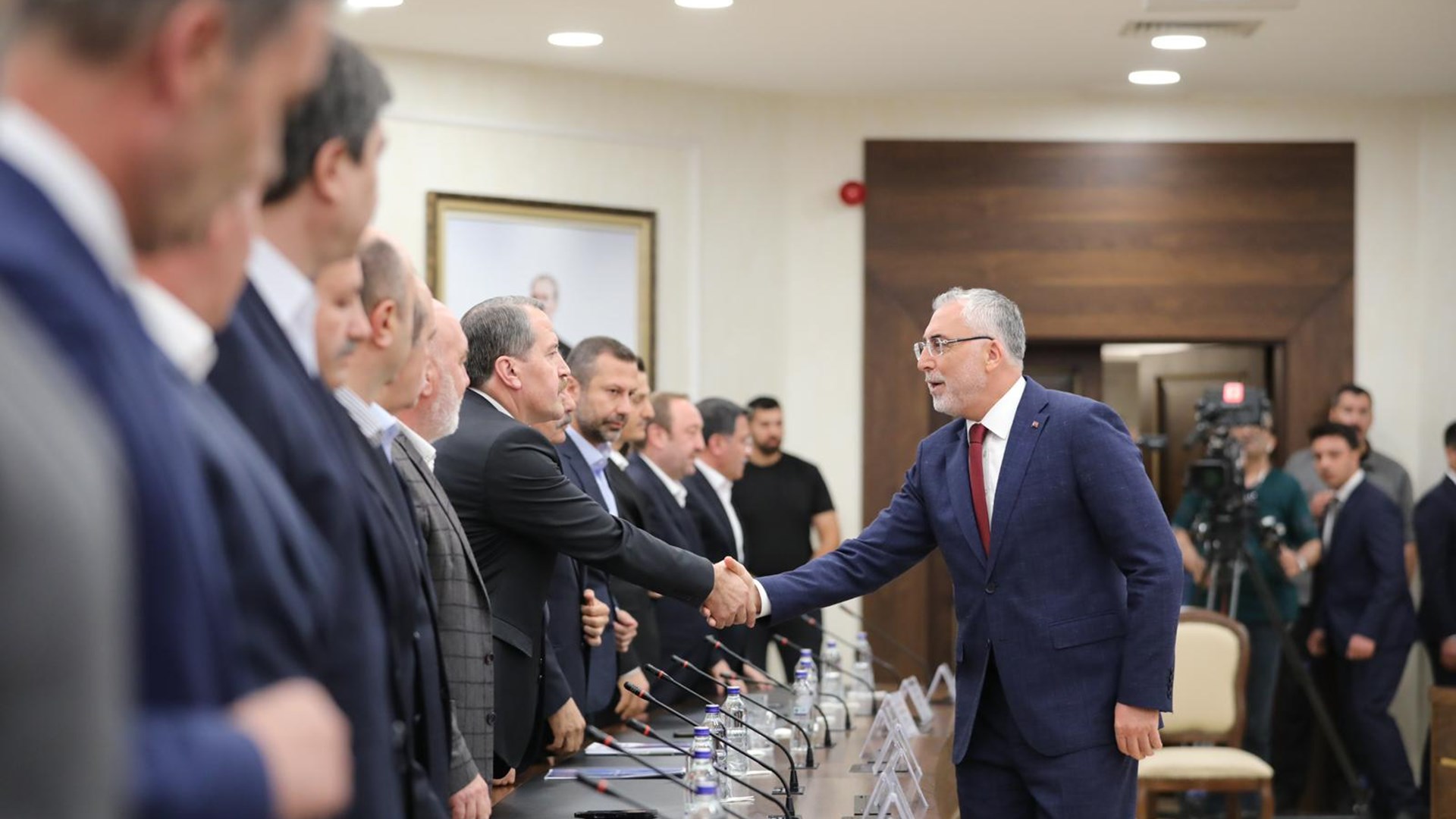 Bakan Işıkhan, 8. Dönem Toplu Sözleşme Görüşmeleri Kapsamında Memur Konfederasyonları ve Sendika Genel Başkanları ile Bir Araya Geldi